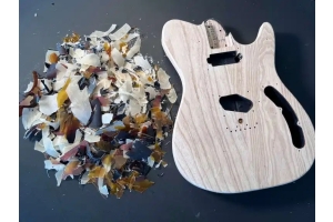 Hoe verwijder ik de verf van een gitaar?
